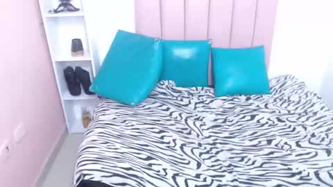 cintia_moretti online show from 11/30/25, 11:25