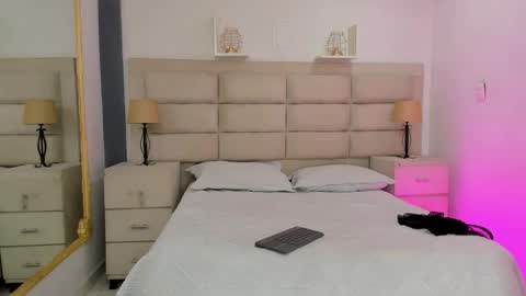 CintiaCollins  online show from 11/21/25, 10:30