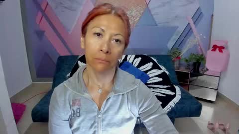 Snapshot of cintiagreyx chatting on 02/10/25, 11:25  CINTIA  online show from 02/10/25, 11:25