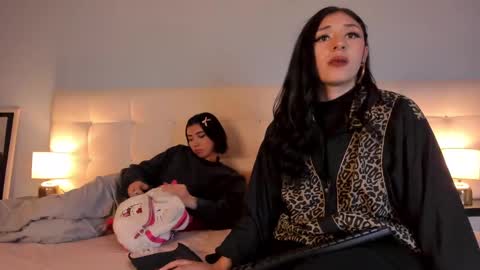 Snapshot of cintya_kors chatting on 01/14/25, 02:19 Cintya online show from 01/14/25, 02:19