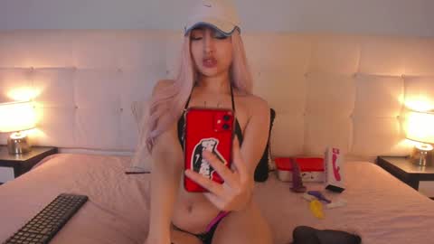 Snapshot of cintya_kors chatting on 02/05/25, 10:01 Cintya online show from 02/05/25, 10:01