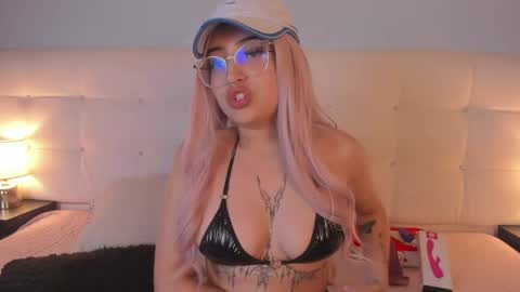 Snapshot of cintya_kors chatting on 02/06/25, 01:05 Cintya online show from 02/06/25, 01:05