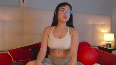 Snapshot of cintya_kors chatting on 03/10/25, 10:45 Cintya online show from 03/10/25, 10:45