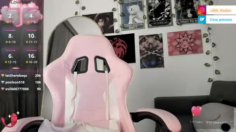 Snapshot of circe_l chatting on 02/25/25, 11:55 Paulina online show from 02/25/25, 11:55