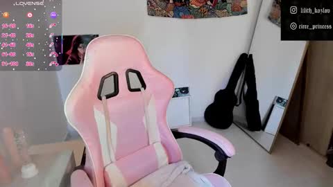 Snapshot of circe_l chatting on 11/24/25, 09:47 Paulina online show from 11/24/25, 09:47