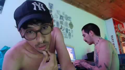 Snapshot of ciroandfinn chatting on 12/24/24, 07:33 ciroandfinn online show from 12/24/24, 07:33