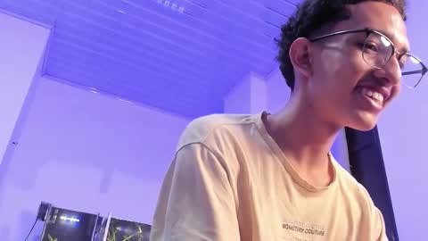 cj_davis1 online show from 12/05/25, 01:03