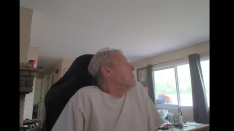 Snapshot of cjscout chatting on 09/21/25, 11:39 cjscout online show from 09/21/25, 11:39