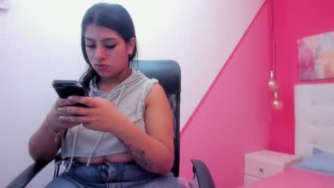 Snapshot of claire_aristizabal chatting on 01/26/25, 04:09 claire aristizabal online show from 01/26/25, 04:09