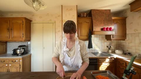 Claire Moulin online show from 03/18/26, 10:18