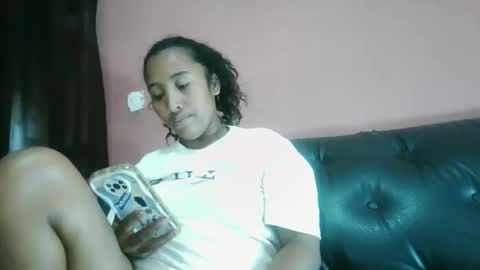 Snapshot of clarah0123 chatting on 06/01/26, 11:01 Clarah0123 online show from 06/01/26, 11:01