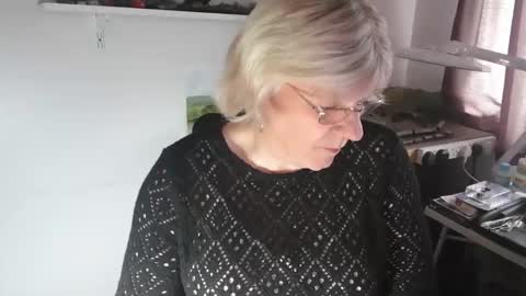 Snapshot of clarem chatting on 09/27/25, 01:05 clare nylons online show from 09/27/25, 01:05