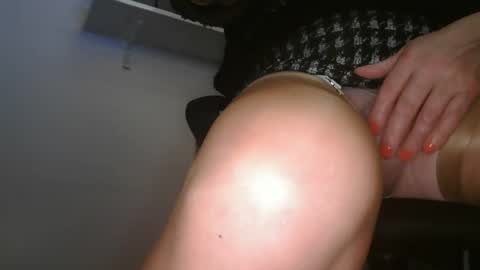 Snapshot of clarem chatting on 11/28/25, 02:53 clare nylons online show from 11/28/25, 02:53