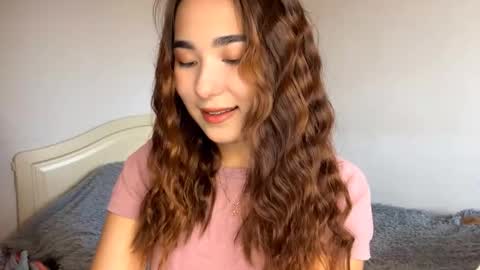 Snapshot of claribelatienza chatting on 09/20/25, 07:09 Yuna online show from 09/20/25, 07:09