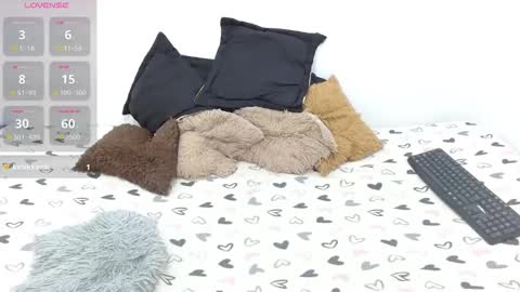 Snapshot of clarissa_klauss chatting on 10/16/25, 04:08 Clarissa online show from 10/16/25, 04:08