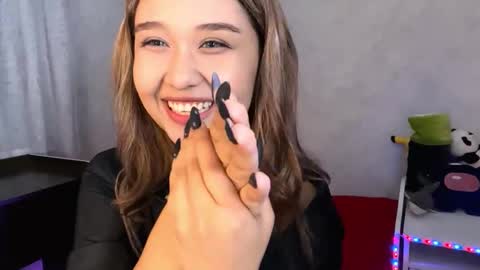 Lara online show from 11/21/25, 06:17