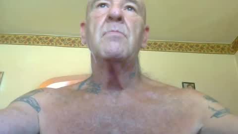 Snapshot of classic_rock_and_oldies chatting on 07/04/26, 01:17 Pizza online show from 07/04/26, 01:17