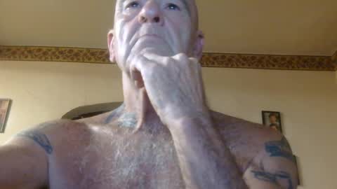 Snapshot of classic_rock_and_oldies chatting on 07/22/26, 09:45 Pizza online show from 07/22/26, 09:45