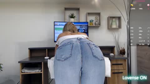 Snapshot of classy_medeeea chatting on 01/31/25, 01:33 Deea xxx online show from 01/31/25, 01:33