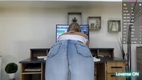 Snapshot of classy_medeeea chatting on 02/21/25, 01:22 Deea xxx online show from 02/21/25, 01:22