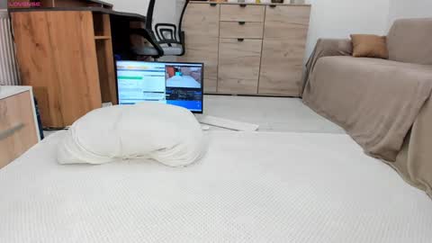 Snapshot of classy_medeeea chatting on 11/04/25, 01:27 Deea xxx online show from 11/04/25, 01:27