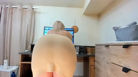 Snapshot of classy_medeeea chatting on 02/02/26, 01:37 Deea xxx online show from 02/02/26, 01:37