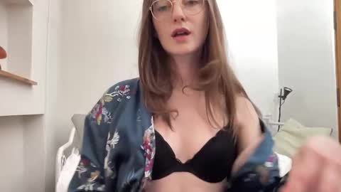 Snapshot of classyandgirly chatting on 02/17/26, 04:13 classyandgirly online show from 02/17/26, 04:13