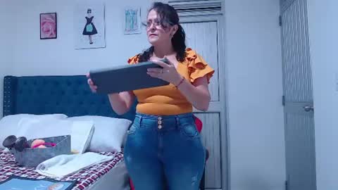 Snapshot of clayr_rosse chatting on 06/30/26, 02:01 Clayr online show from 06/30/26, 02:01