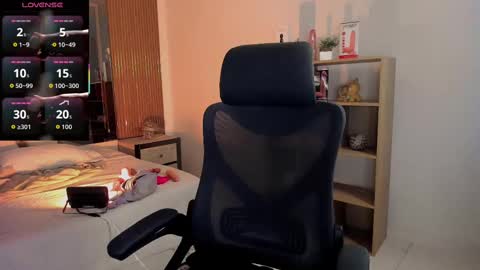 Snapshot of cleeoadams_ chatting on 10/09/25, 05:05 Cleo Adams online show from 10/09/25, 05:05