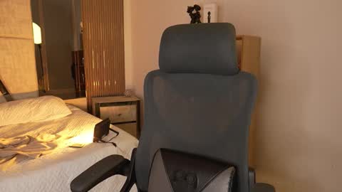 Snapshot of cleeoadams_ chatting on 12/03/25, 04:42 Cleo Adams online show from 12/03/25, 04:42