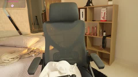 Cleo Adams online show from 12/19/25, 05:58