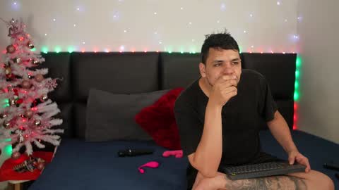 Snapshot of cleoanubis_ chatting on 01/02/25, 05:35 Girl Juliana and Federico online show from 01/02/25, 05:35