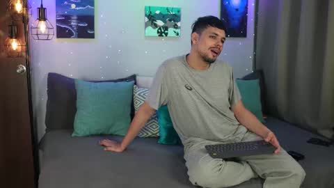 Snapshot of cleoanubis_ chatting on 11/10/25, 03:38 Girl Juliana and Federico online show from 11/10/25, 03:38