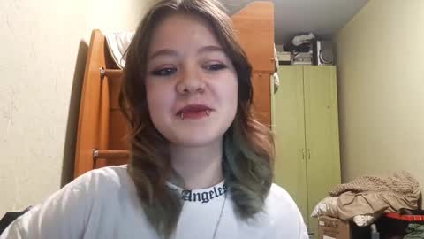 Snapshot of cleopatrastong chatting on 12/18/25, 06:03 Dina online show from 12/18/25, 06:03