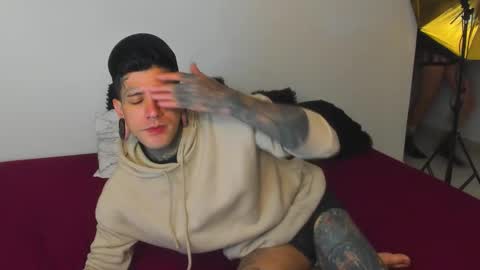 cleo y maikol online show from 10/21/25, 02:34