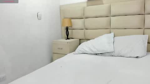 cleowhite_ online show from 11/12/25, 04:02