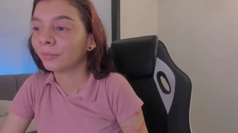 cleowhite_ online show from 02/18/26, 09:00