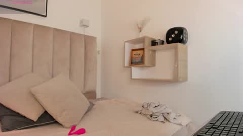 clhoe_johnson_ online show from 09/27/25, 11:59