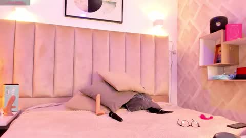 clhoe_johnson_ online show from 11/11/25, 01:00