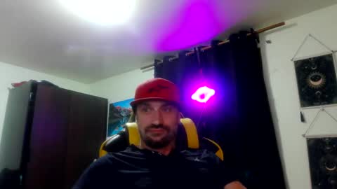 Snapshot of clintwood12 chatting on 11/02/25, 06:05 chad online show from 11/02/25, 06:05