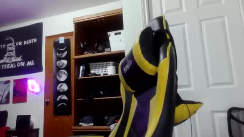 Snapshot of clintwood12 chatting on 11/18/25, 10:14 chad online show from 11/18/25, 10:14