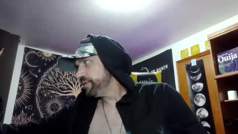 Snapshot of clintwood12 chatting on 11/22/25, 04:11 chad online show from 11/22/25, 04:11