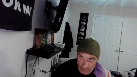 Snapshot of clintwood12 chatting on 06/14/26, 02:35 chad online show from 06/14/26, 02:35