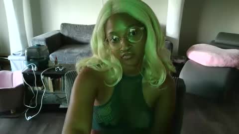 High Queen Clio online show from 09/17/25, 05:25