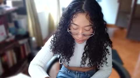 Snapshot of clitia_xx chatting on 04/19/26, 09:17 Clitia online show from 04/19/26, 09:17