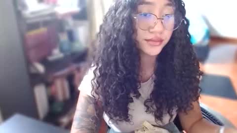 Snapshot of clitia_xx chatting on 05/11/26, 08:28 Clitia online show from 05/11/26, 08:28