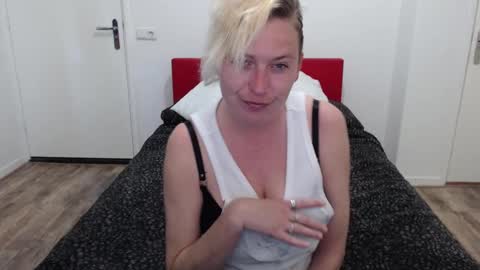 Syl  online show from 03/09/25, 02:43