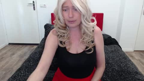 Syl  online show from 03/10/25, 09:32