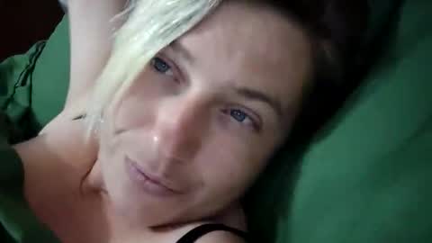 Syl  online show from 09/23/25, 09:29