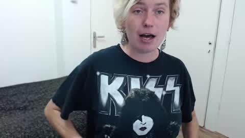 Syl  online show from 10/12/25, 05:34